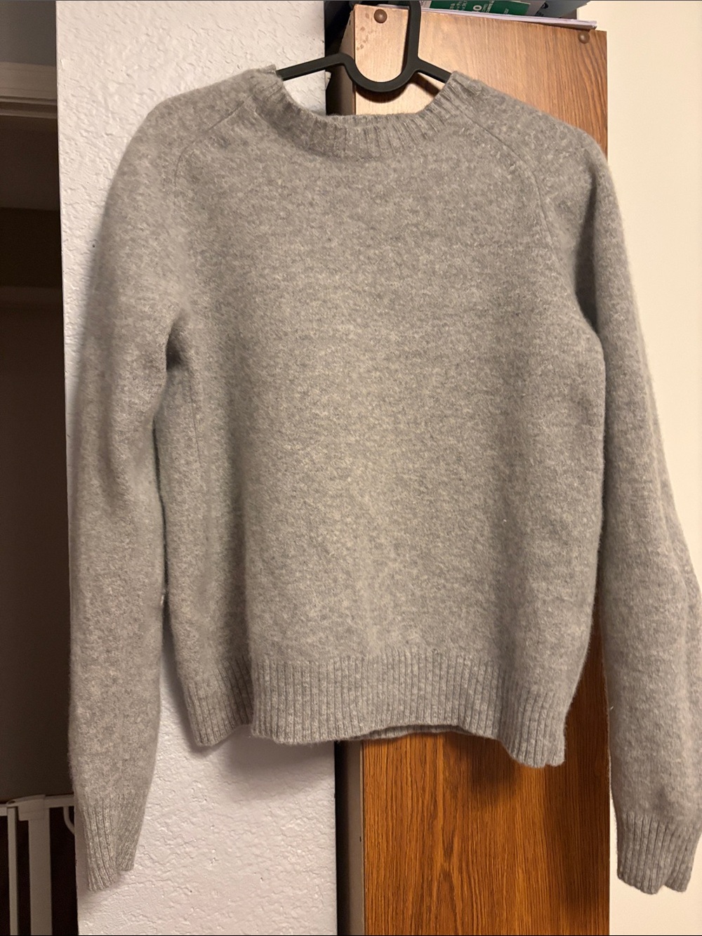 Uniqlo Light Gray Crewneck Sweater